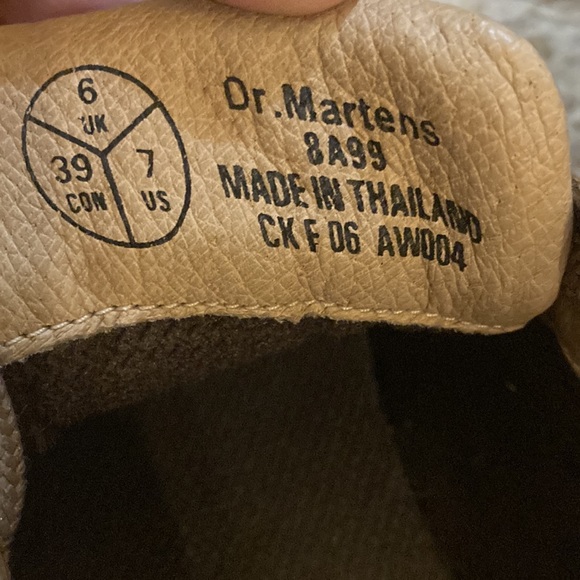 Men’s Dr. Martens Leather Shoes. Size 7 - Picture 7 of 7